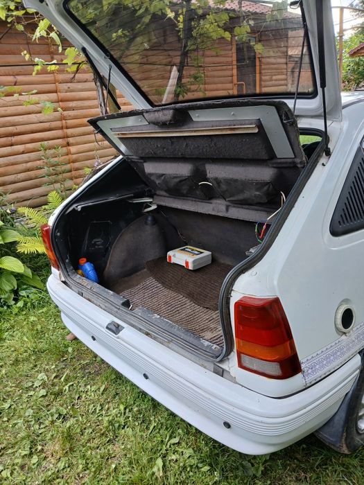 Опель кадет 1,6 бензин.