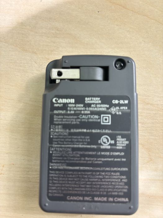 Зарядний пристрій  Canon