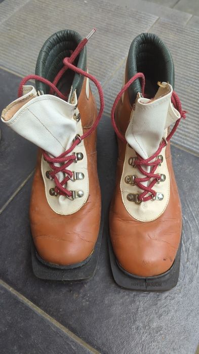 Stare buty retro do nart biegowych