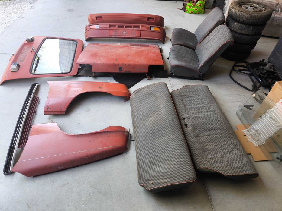 Material Renault 5 Laureate