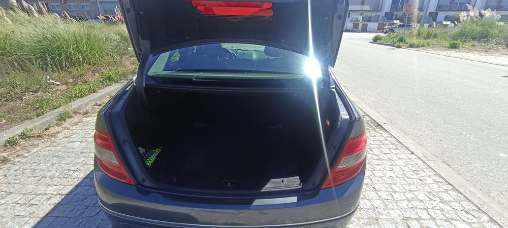 Mercedes C220 CDI Avantgarde de 2008



Gasóleo;

Direção assistida;
