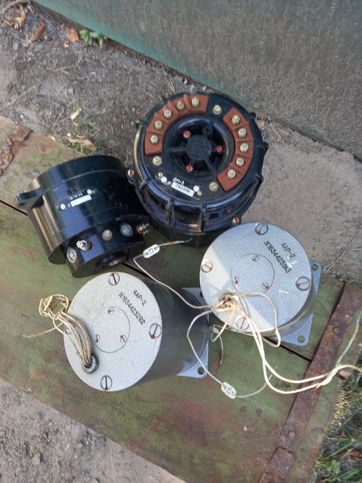 Моторчики из гаража разные