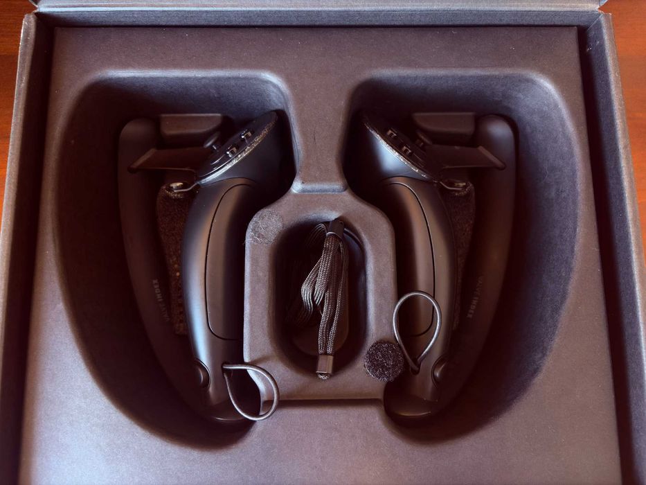 Valve Index VR Kit + 2 Base Stations + 2 Controllers + Acessórios
