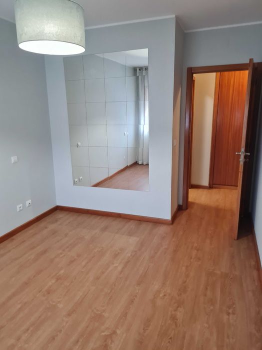 T2 para Arrendamento em Leça do Balio — 1.000 €/mês — Com Garagem