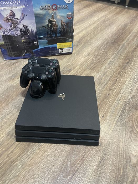 Ps 4 pro  1 TB у відмінному стані з коробкою