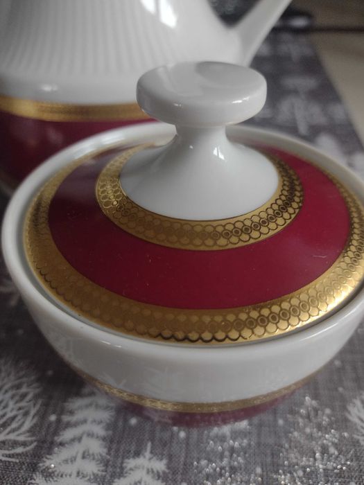 Sygnowany- porcelanowy zestaw do kawy- herbaty na 10 osób