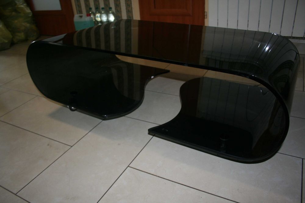 szklanna czarna lawa styl futurystyczny