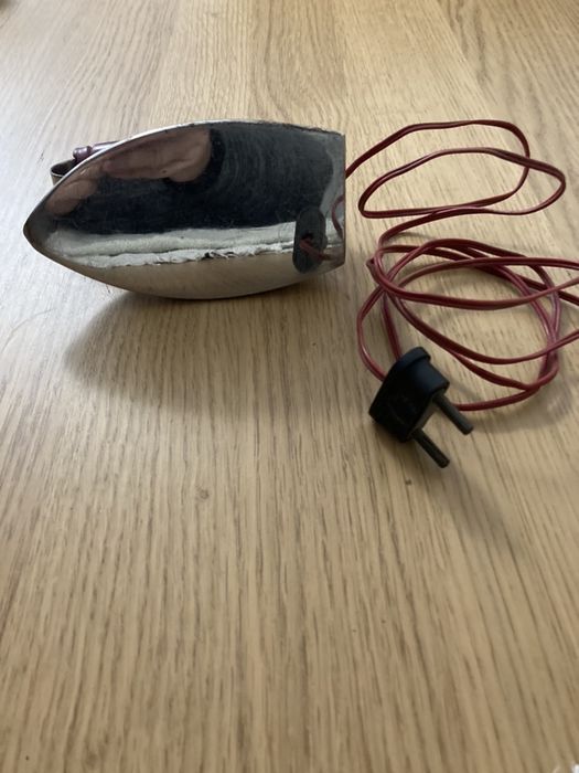 Ferro engomar antigo