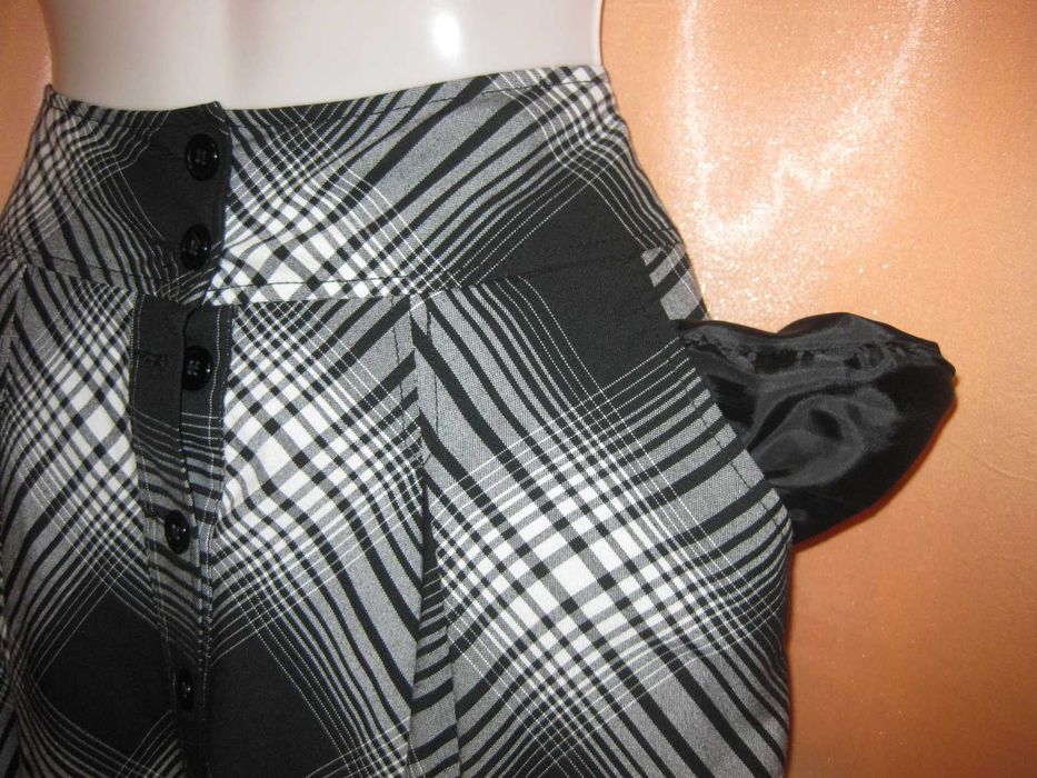 38 H&M модна об'ємна спідниця в клітинку з глибокими карманами юбка
