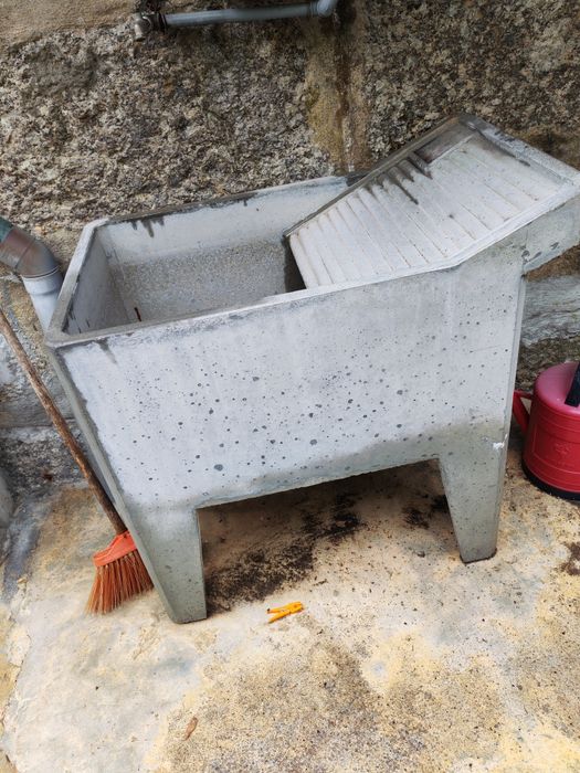 Tanque de cimento como novo