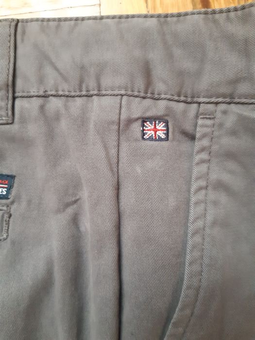 Calças da Lion of Porches 13/14 anos.