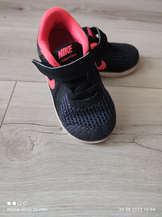 Кроссовки для девочки