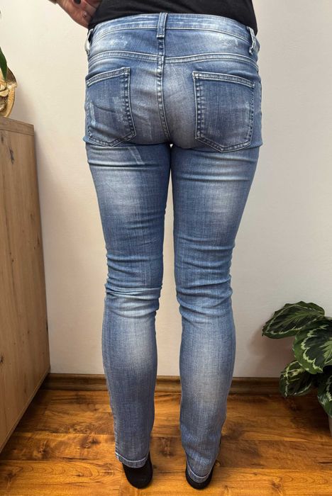 Spodnie jeansowe z dziurami rozdarciami jeansy Sparkz W28 L32 S