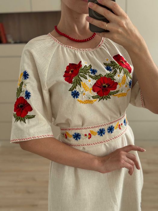 Сукня вишиванка лляна розмір 46 М  48 L, колір молочний, червоні квіти
