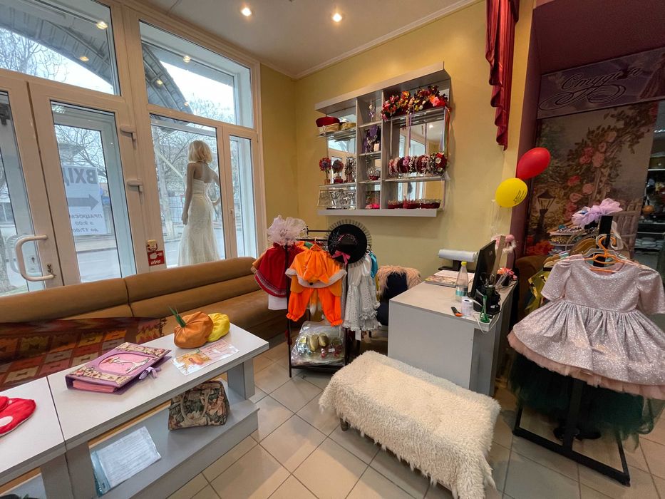 Продаю колекцію дитячих та жіночих суконь для проката та фотосесій