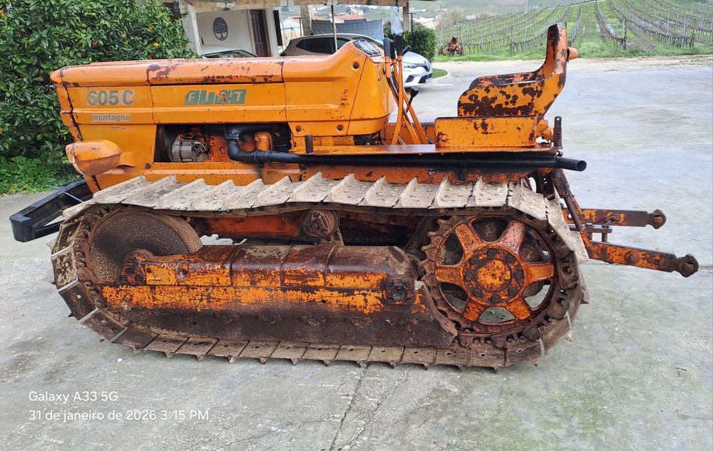 Trator rastos fiat 605C
