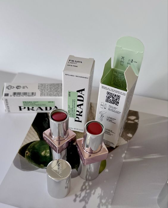 Бальзам для губ  PRADA LIGHT Glowing Lipcolor