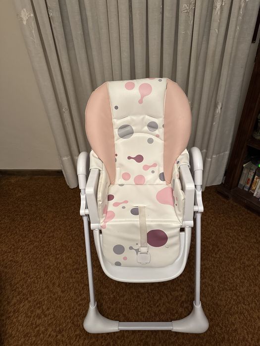 Cadeira de refeicao rosa