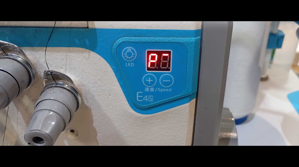 Máquina Corte e Cose Jack E4S