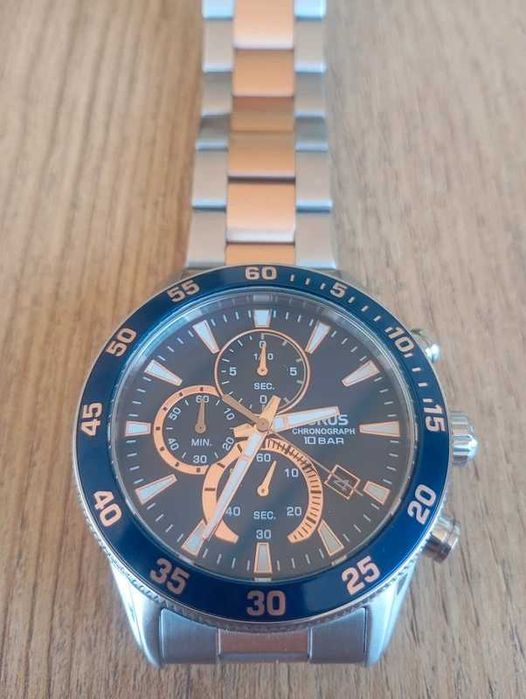 à venda:
relógio muito bonito da marca Lorus.