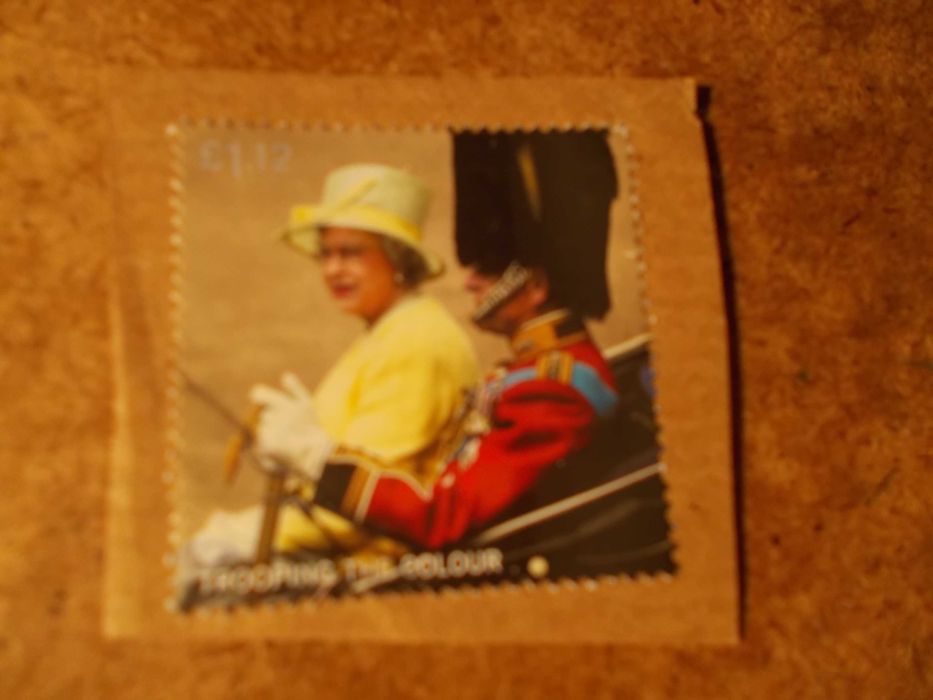 selos Inglaterra um deles com a rainha Isabel II