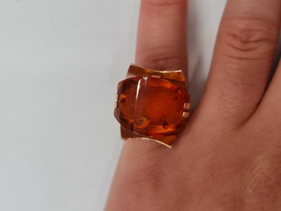 Piękny złoty pierścionek/ Radzieckie 583/ Bursztyn/ 5.95 gram/ R12.5