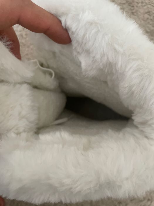 Нові зимові черевики Hobibear білого кольору з хутряним оздобленням.