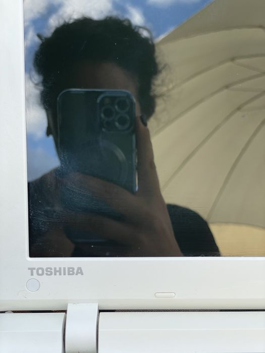 Computador Toshiba skullCandy