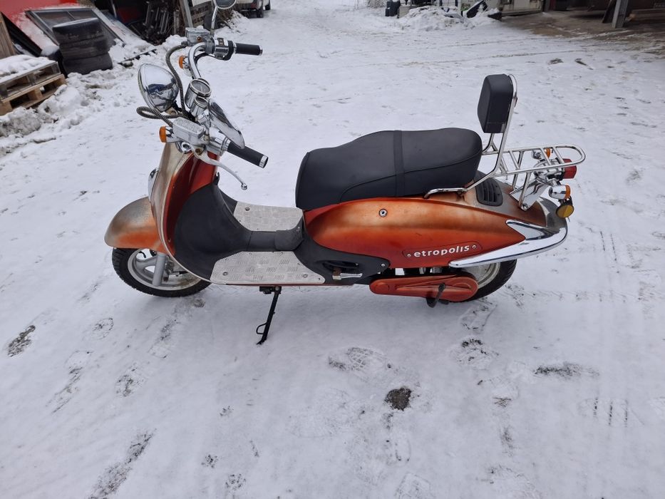 Skuter retro elektryczny