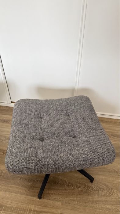 Poltrona giratória e repousa-pés IKEA