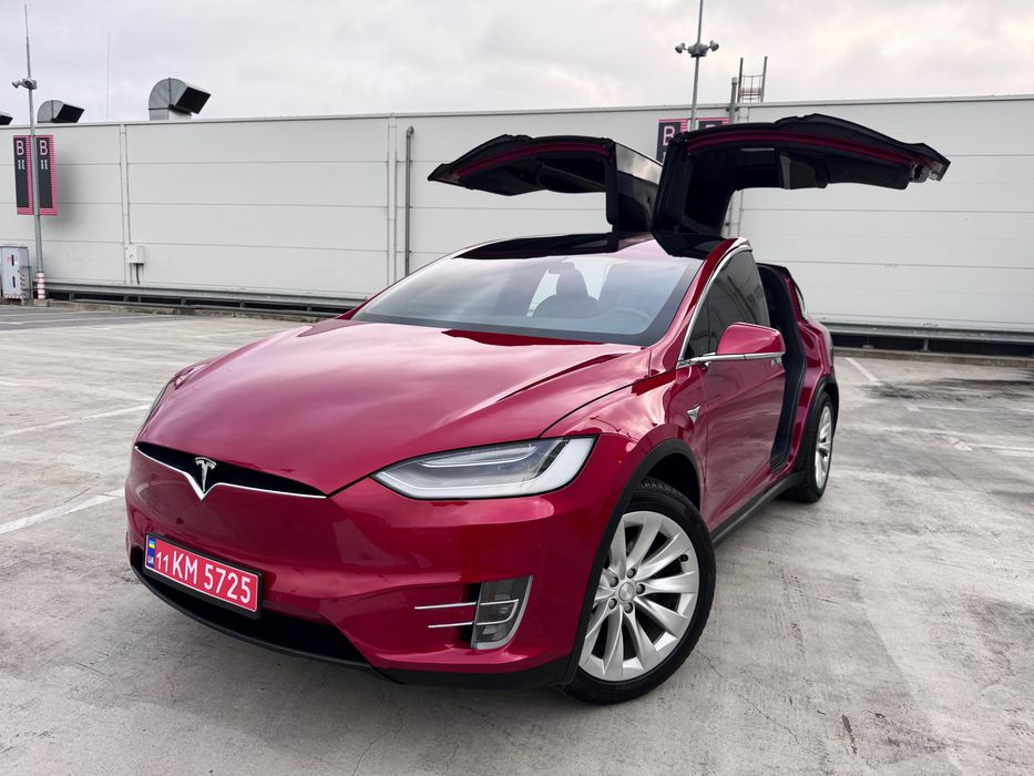 Tesla Model X Longe Range Plus Dual Motor. Кросовер преміум-класу. Комфортний, маневрений, надійний, місткий! В ідеальному стані як технічно, так і зовні, чистий 2020 рік, 91 тис. км рідного пробігу, мінімальні пошкодження, ціла безпека! Не фарбована, всі запчастини оригінал в колір. Свіжо привезений з США. Вже на обліку AA1093YE. Перша реєстрація в Україні 24.12.2025. Повністю обслужений, вкладень не вимагає - тільки отримувати задоволення і насолоду від їзди! Батарея 100 кВт, запас ходу в теплу пору – 550 км, автомобіль динамічний (525 л.с. 100 км/ч за 4,6 сек). З реальним покупцем - домовимося! На будь-яке питання відповім по телефону, дзвоніть!

Максимальна комплектація:
* Матрична Full-LED-оптика з поворотним освітленням і автоматичним дальнім світлом
* Адаптивна пневмопідвіска RAVEN з регулюванням висоти та жорсткості
* Підтримка швидкої DC-зарядки до 250 кВт (Supercharger / CCS)
* Повний привід
* Шкіряний салон Nappa
* Преміум аудіосистема з сабвуфером
* Система безключового доступу
* Електропривід всіх дверей з дотяжкою
* Чорна стеля алькантара з панорамним лобовим склом
* 3-х зонний клімат-контроль
* Зимовий пакет (підігрів всіх сидінь, керма та склоочисників)
* Тепловий насос
* 7 місць
* Процесор Intel
* Підсвічування салону
* Велика мультимедіа
* Система контролю смуги
* Система екстреного гальмування
* Система попередження сліпих зон
* Розпізнавання дорожніх знаків
* Доступний режим буксирування
* Асистент паркування
* Повний Автопілот - FSD (Full self-Driving)
* Сертифікати "живі", авто регулярно оновлюється
* Вібраційне попередження на кермо в екстрених ситуаціях
* Auto Hold
* Парктроніки передні / задні
* Камера заднього виду з динамічними лініями
* Легкосплавні диски R20 алмазного різання
* Безрамкове дзеркало заднього виду з затемненням
* Нахил дзеркал заднього виду при їзді заднім ходом
* Isofix для дитячих сидінь, бортовий комп'ютер, датчики тиску в шинах, датчик світла, дощу, системи АBS, ESP, ASR, навігація, Bluetooth, USB і багато іншого!

— — —

‼️ ДОДАТКОВІ ФОТО+ВІДЕО ЗА ПОСИЛАННЯМ НИЖЧЕ (КРУГОВИЙ ОГЛЯД+САЛОН) ‼️
sites.google.com/view/11km5725

— — —

Tesla Model X Тесла Модел Х Икс, Mercedes-Benz Мерседес-Бенц, Audi Ауди Ауді, BMW БМВ, Porsche Порше, Zeekr Зикр Зікр, Rivian Ривиан Ривіан, XPeng Сяопэнг, Fisker Фискер Фіскер, MG МЖ Эм-Джи Ем-Джі, NIO НиО НіО, Polestar Полстар Полестар, Nissan Ниссан Ніссан, Hyundai Хюндай, VW Volkswagen Фольксваген, Toyota Тойота, Honda Хонда, Ford Форд, Chevrolet Шевроле, Kia Киа, Mazda Мазда, Subaru Субару, Mitsubishi Мицубиси Мицубісі, Lexus Лексус, Volvo Вольво, Jaguar Ягуар, Land Rover Ленд Ровер, Jeep Джип, Dodge Додж, Chrysler Крайслер, BYD БИД БІД Би-Уай-Ди, Cadillac Кадиллак, Buick Бьюик, Lincoln Линкольн, Infiniti Инфинити Інфініті, Acura Акура, Peugeot Пежо, Renault Рено, Citroen Ситроен Сітроен , Opel Опель, Skoda Шкода, Seat Сеат, Fiat Фиат Фіат, Alfa Romeo Альфа Ромео, Maserati Мазерати Мазераті, Suzuki Сузуки Сузукі, Aston Martin Астон Мартин Мартін
