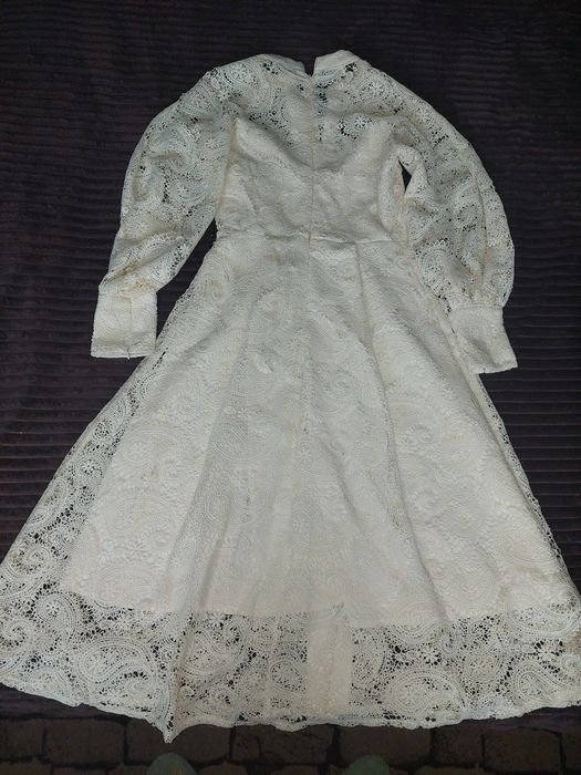 Красиве мереживне плаття