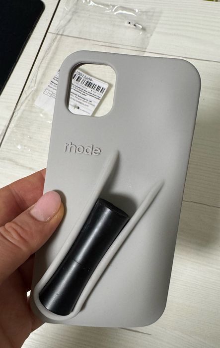 Чолох від rhode на iPhone 11 з тримачем помади/блиску для губ