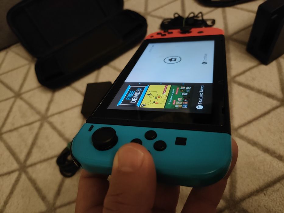 Nintendo Switch + etui + karta pamięci+ szyba