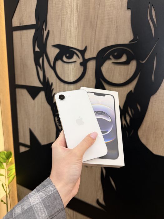 Б/У IPHONE 16e 256 White 100% акб Neverlock