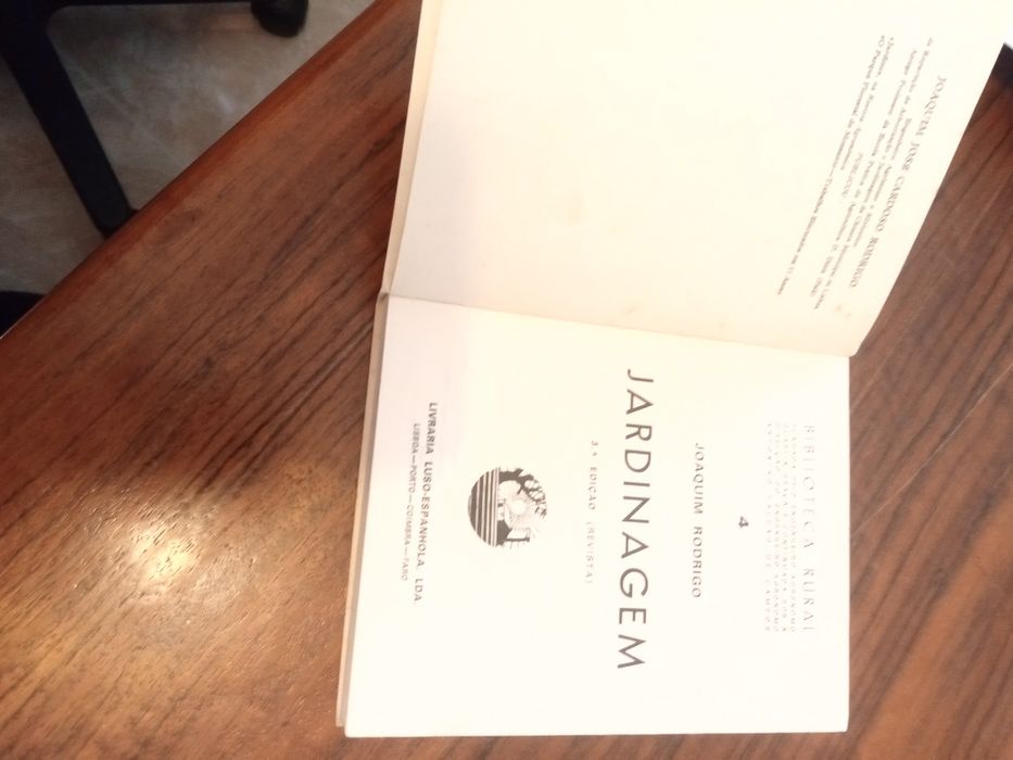 Livro da jardinagem muito útil