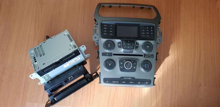 Autoradio e consola central Ford Explorer