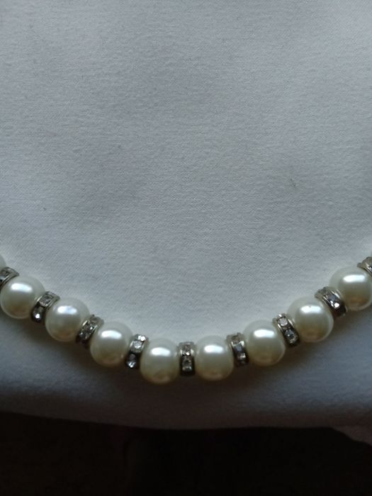 Жемчужное ожерелье с камнями