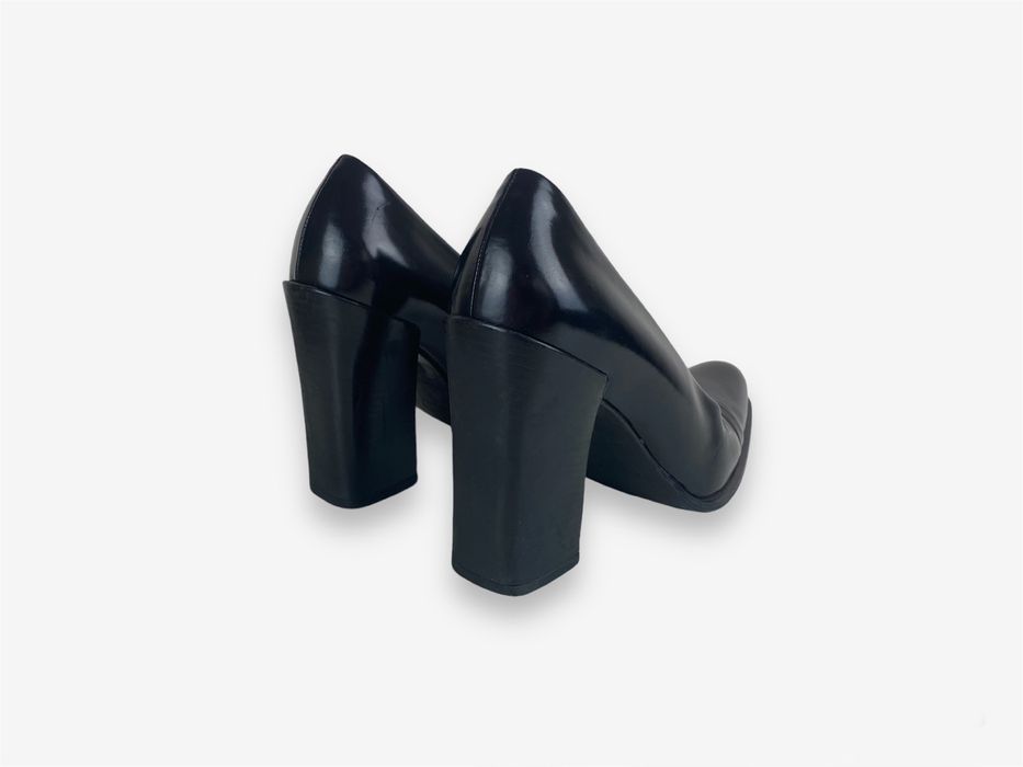 Жіночі туфлі Prada