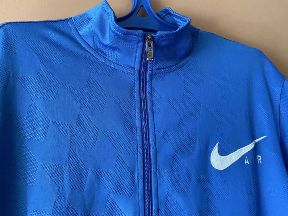 Зіпка Nike Air.