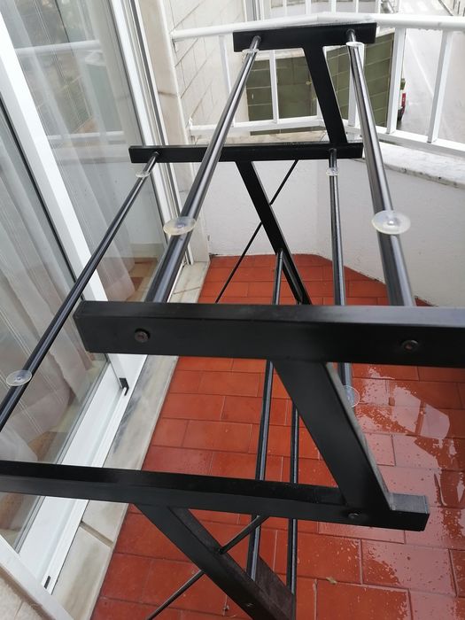 Escrivaninha ou mesa de sala com 2 vidros