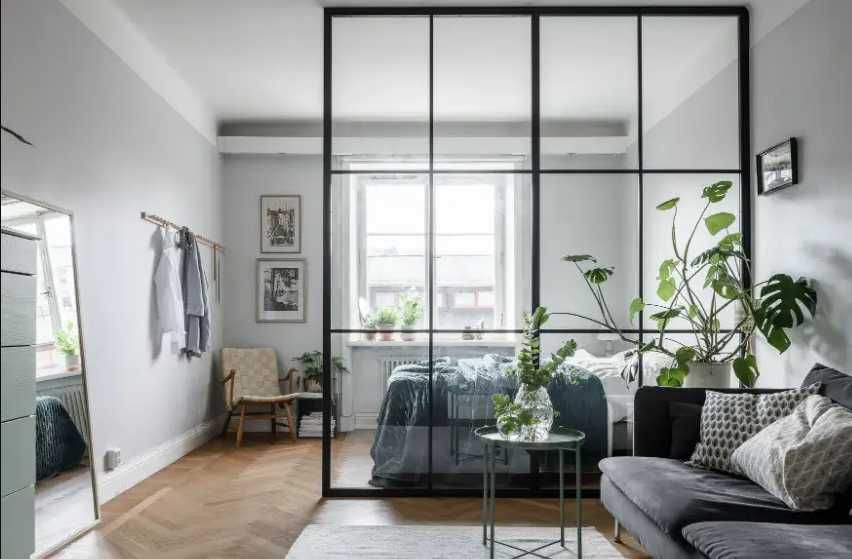 Скляні перегородки, душові кабіни, екрани у ванну, розсувні двері тощо