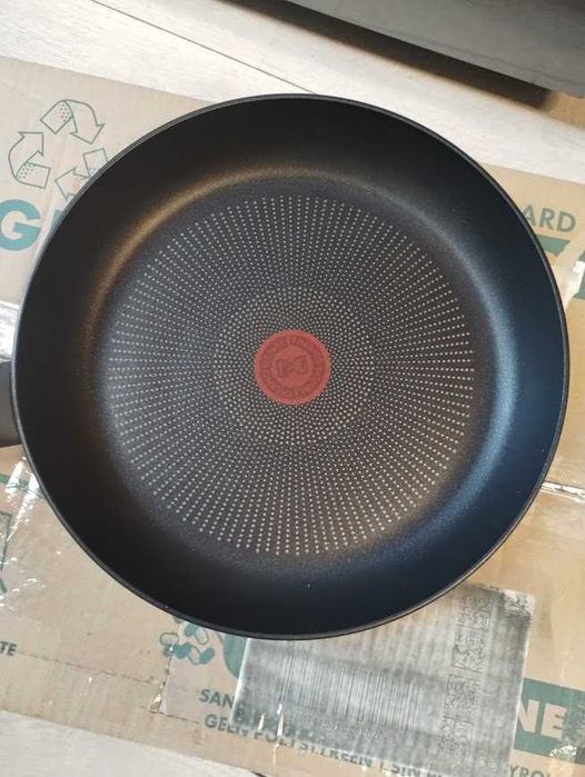 Patelnia tradycyjna Tefal  28 cm aluminiowa do wszystkich kuchenek