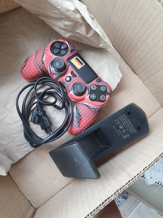 PlayStation 4 Slim 1 TB (CUH-2216B) + Зарядная станция OIVO