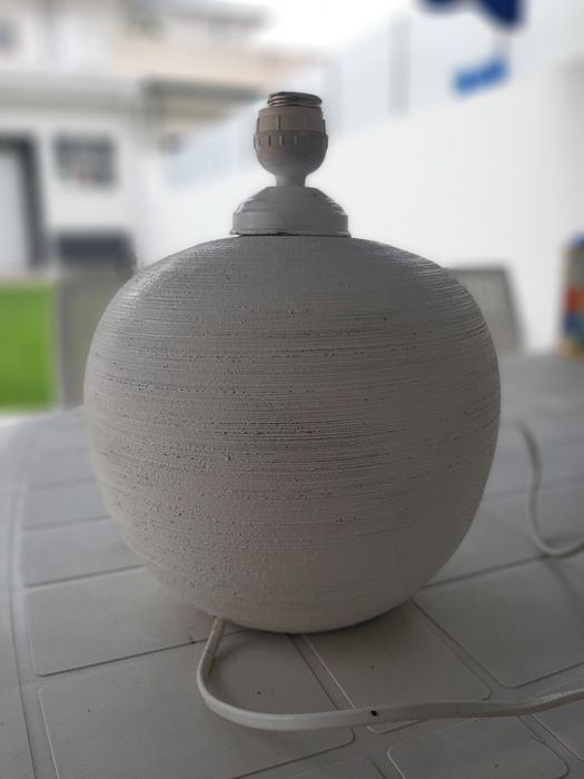Base em louça, para candeeiro, pintada em branco