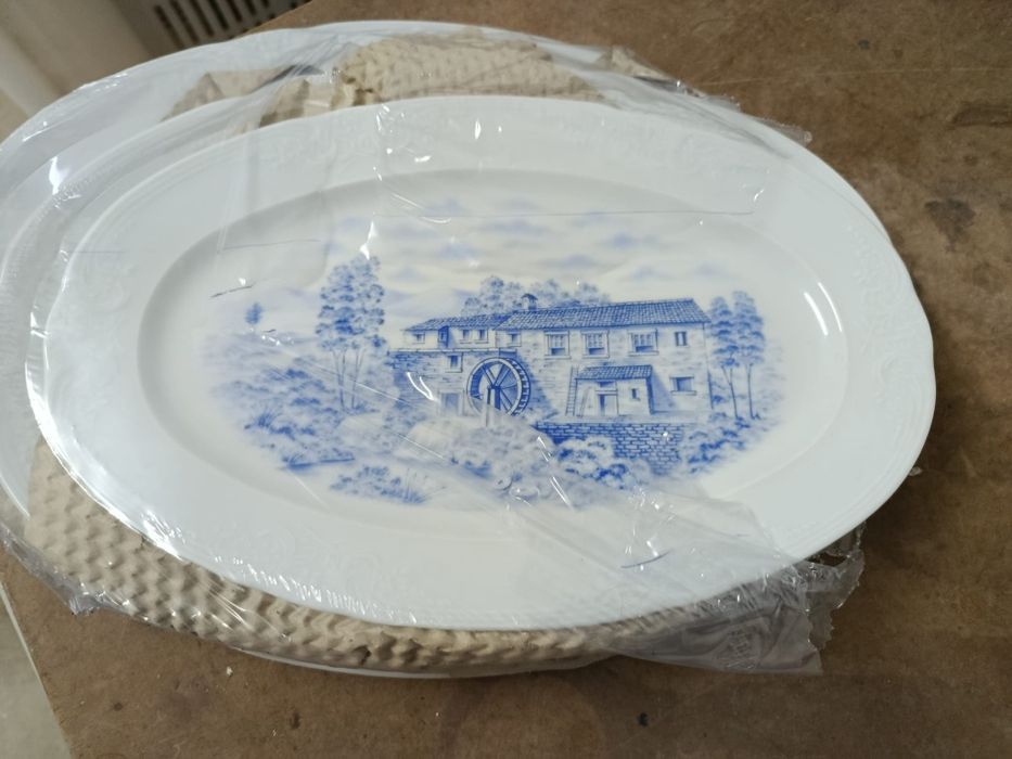 68-Piece Dinnerware Set458110830086737921