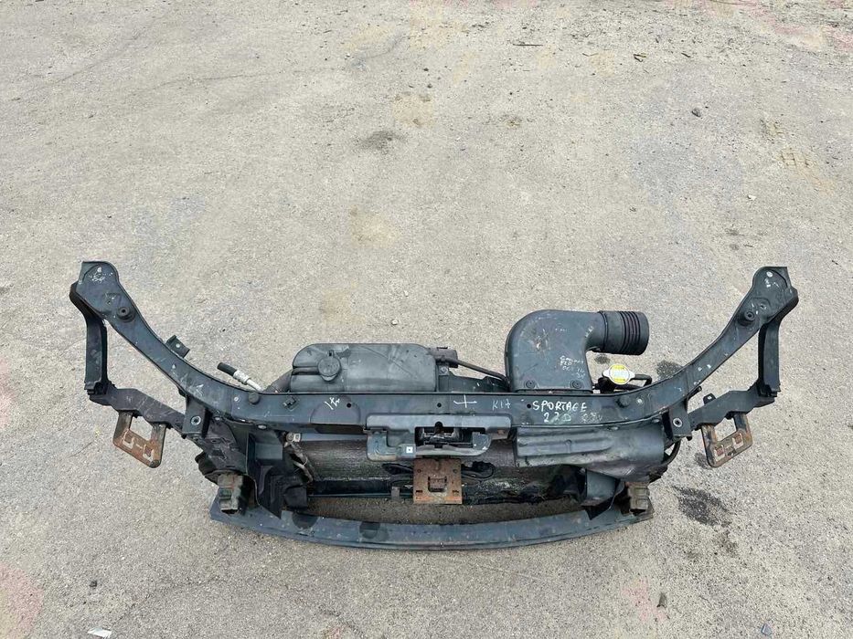 Екран Kia Sportage 2 передня панель Кіа спортедж телевізор радіатор