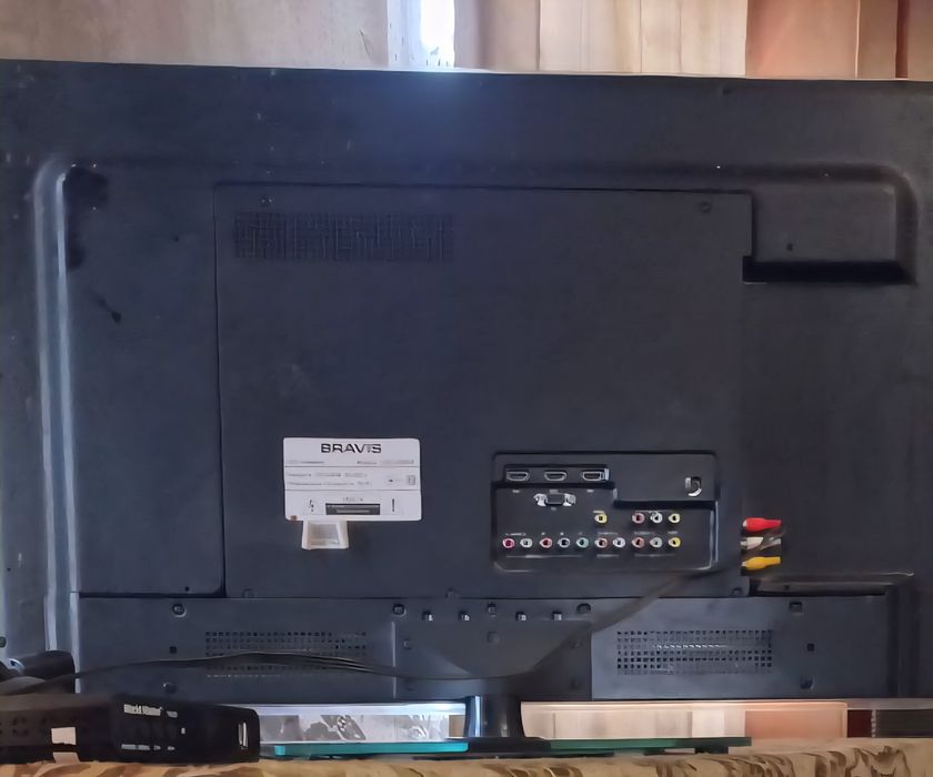 Телевізор Bravis 32 дюйма