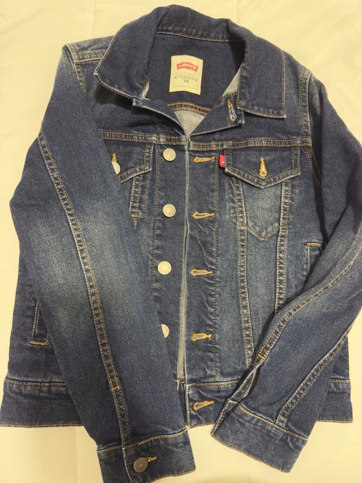 Casaco de ganga marca Levis strauss tamanho 9/10 anos