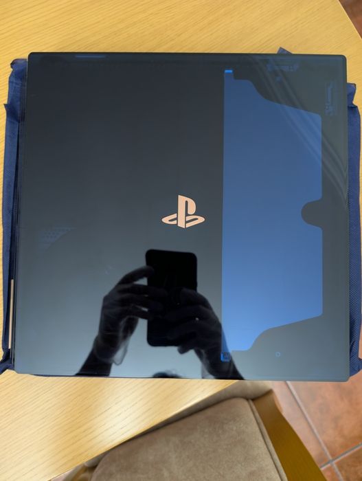Consola PS4 Pro 4TB - 500 Million Limited Edition Versao 8.03